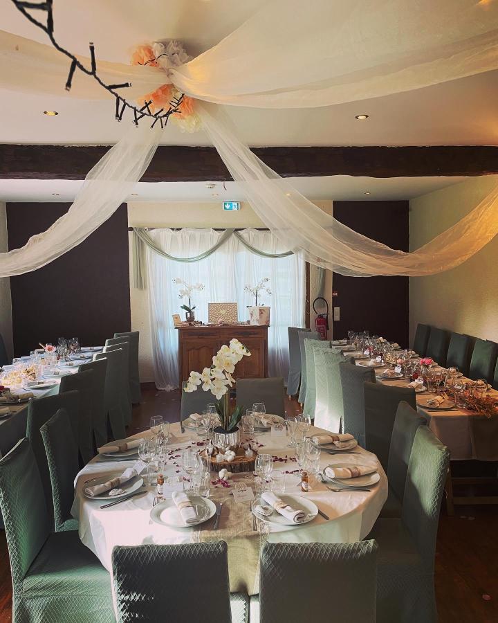 Notre battisse peut accueillir jusqu’à 100 convives. 