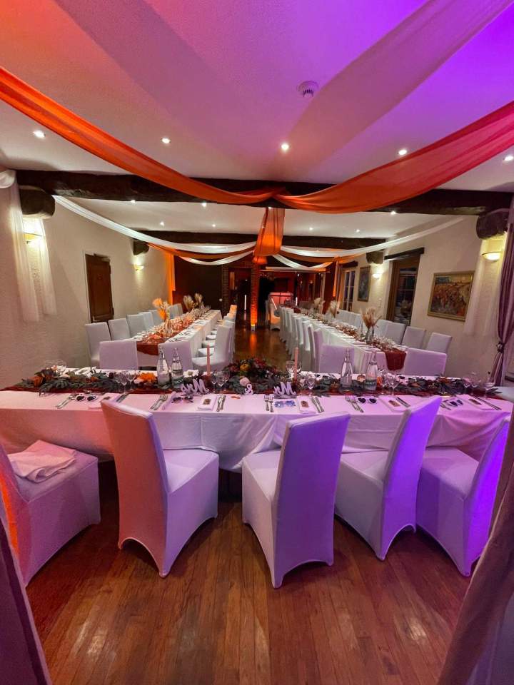 Notre domaine peut accueillir jusqu’à 100 convives. 